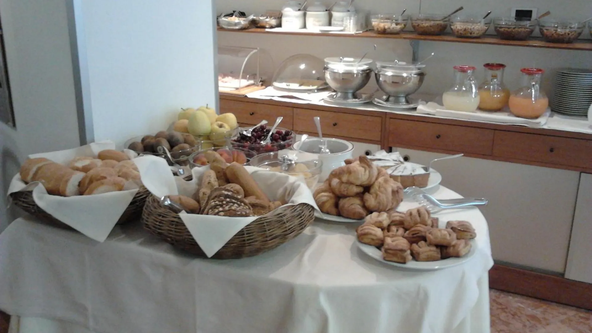 Hotel Al Caval Torri Del Benaco 3*,
