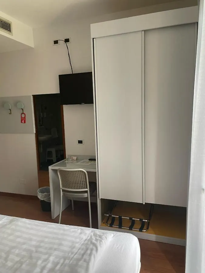 Hotel Al Caval Torri Del Benaco 3*,